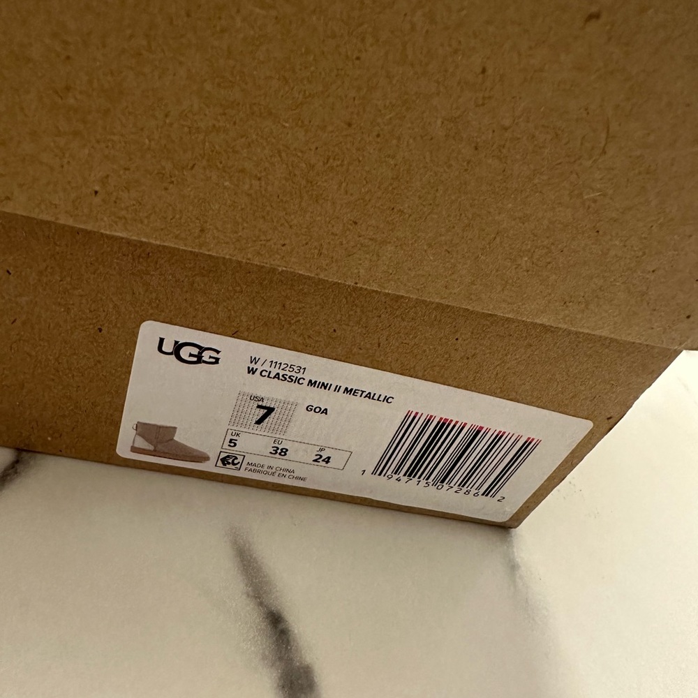UGG Classic mini metallic women’s size 7 brand new in box